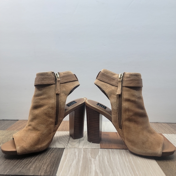 Women's Leather 6M Peep Toe Booties - Picture 3 of 6